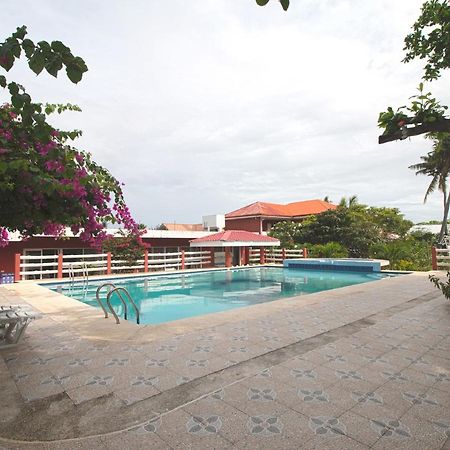 Oyo 853 Malapascua Beach And Dive Resort Екстериор снимка